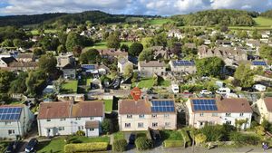 Aerial/Setting- click for photo gallery